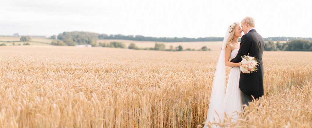 mimi-marriott-wedding-field